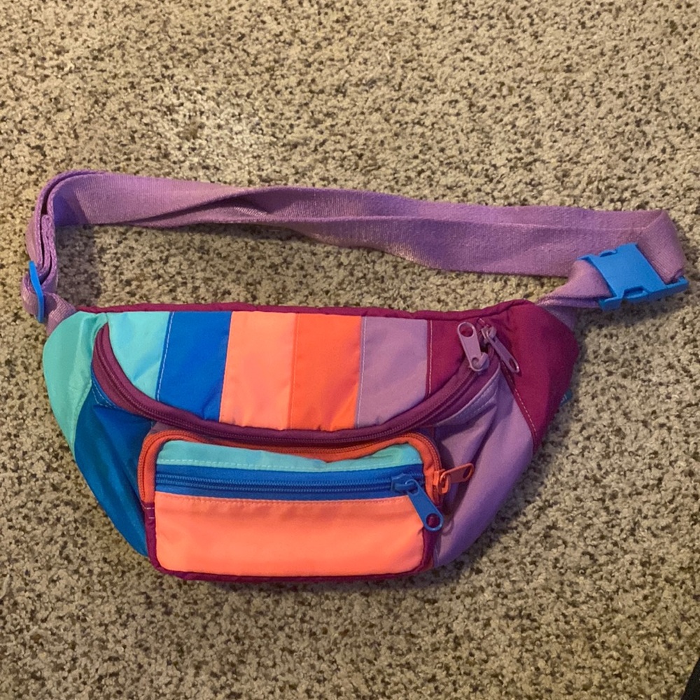 Mokuyobi FannyPack
100% Nylon construction, fully lined
15" w x 6" h x 5.5"deep